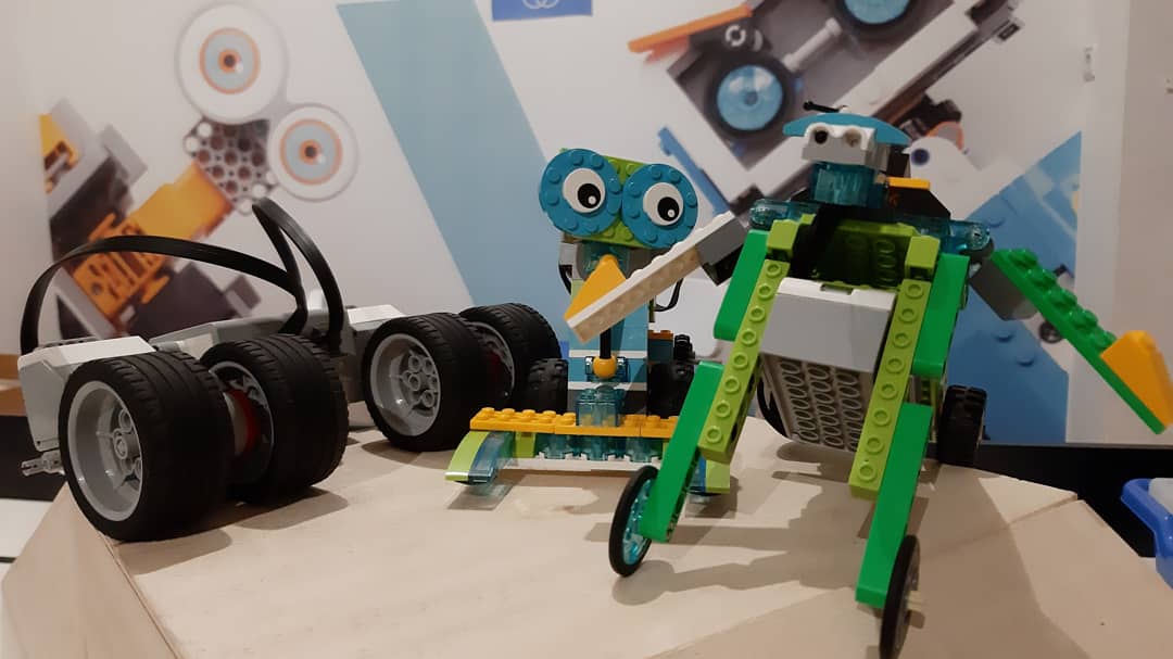 Fethiye Robotik Kodlama Atölyesi - Çocuklar robot ile çalışıyor